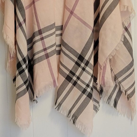 ❣️HP❣️V. FRAAS beautiful blush pink plaid fringe scarf wrap shawl. - Picture 6 of 6